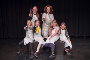 2e presentatieweek Theaterschool Westelijke Mijnstreek: Expositie / open les Beeldende kunstklas